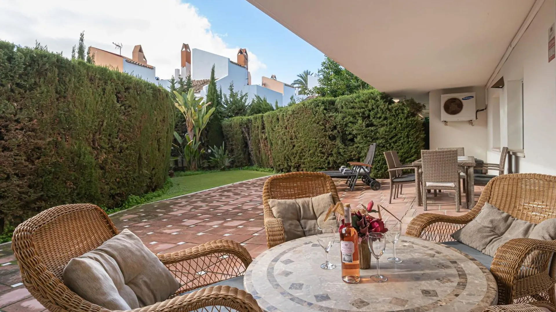 Apartamento Altos De Banus V contacts